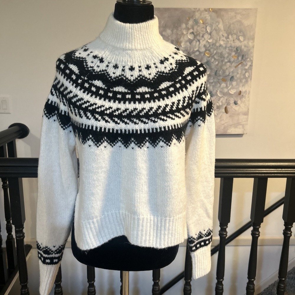 Abercrombie Winter Fuzzy Sweater in XS